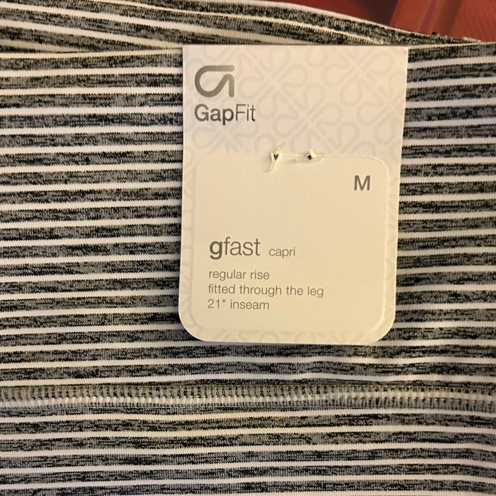 NWT GapFit GFast Capri - Picture 2 of 5